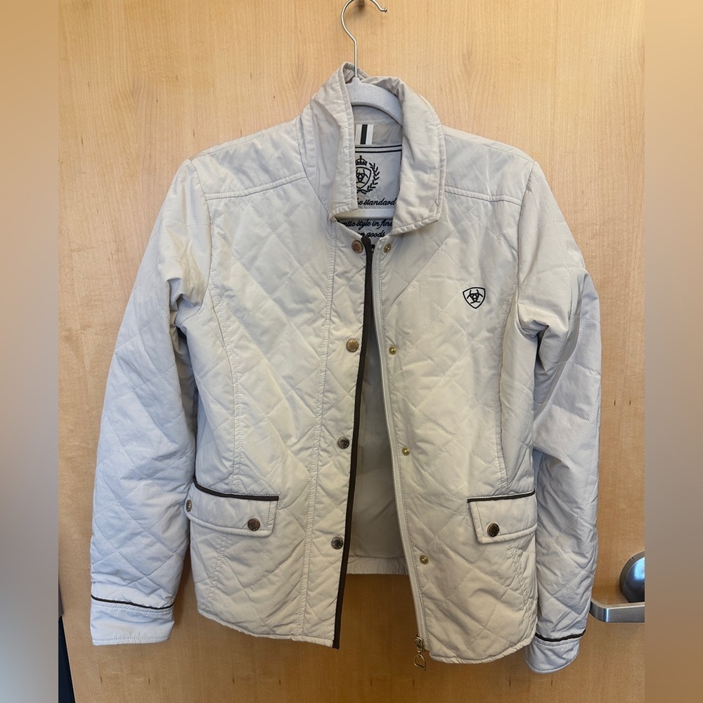 Ariat quilted jacket size medium. Off white runs small